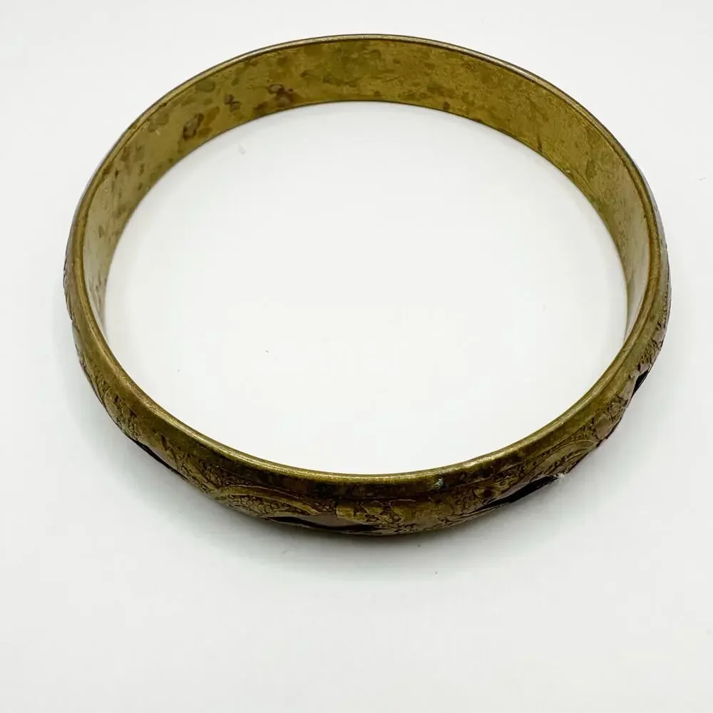Vintage engraved bracelet